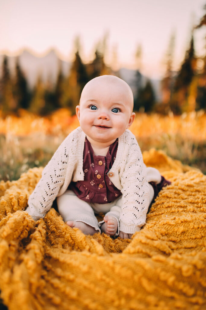 Family photoshoot in the mountains with baby