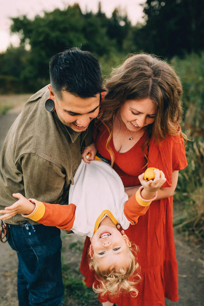 Fall family photo ideas in seattle and mt.rainier